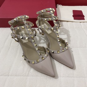 Классические туфли Valentino с заклепками, классическая модель от