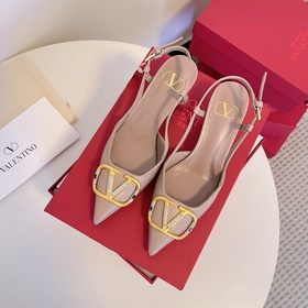 Сандалии Valentino с большой V-образной застежкой и стразами, нов
