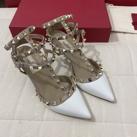 Классические туфли Valentino с заклепками, классическая модель от