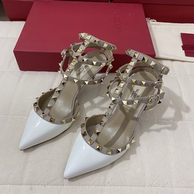 Классические туфли Valentino с заклепками, классическая модель от