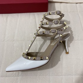 Классические туфли Valentino с заклепками, классическая модель от