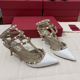 Классические туфли Valentino с заклепками, классическая модель от
