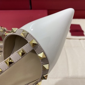 Классические туфли Valentino с заклепками, классическая модель от
