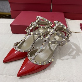Классические туфли Valentino с заклепками, классическая модель от