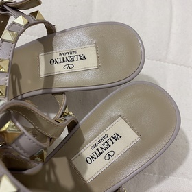 Классические туфли Valentino с заклепками, классическая модель от