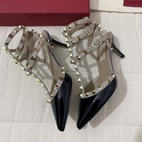 Классические туфли Valentino с заклепками, классическая модель от