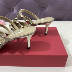 VALENTINO – высочайшее качество, сандалии Valentino VT с заклепка