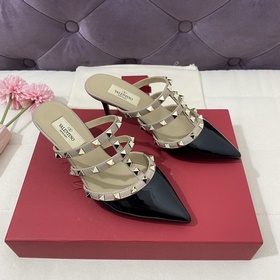VALENTINO – высочайшее качество, сандалии Valentino VT с заклепка