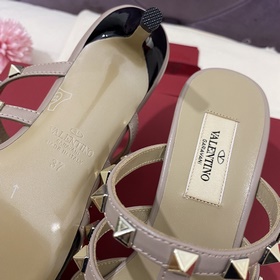 VALENTINO – высочайшее качество, сандалии Valentino VT с заклепка