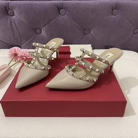VALENTINO – высочайшее качество, сандалии Valentino VT с заклепка