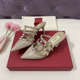VALENTINO – высочайшее качество, сандалии Valentino VT с заклепка