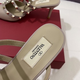 VALENTINO – высочайшее качество, сандалии Valentino VT с заклепка