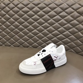 Новые спортивные кроссовки Valentino V T. Верхняя часть кроссовок