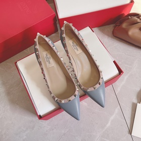 Valentino Rivets VT. SS настоятельно рекомендует эту модель обуви