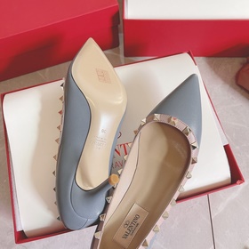 Valentino Rivets VT. SS настоятельно рекомендует эту модель обуви