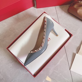 Valentino Rivets VT. SS настоятельно рекомендует эту модель обуви