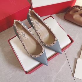 Valentino Rivets VT. SS настоятельно рекомендует эту модель обуви