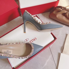 Valentino Rivets VT. SS настоятельно рекомендует эту модель обуви
