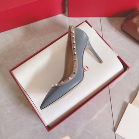 Valentino Rivets VT. SS настоятельно рекомендует эту модель обуви