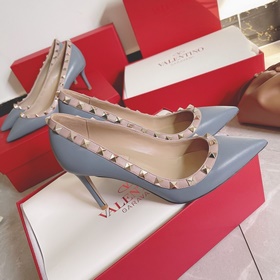 Valentino Rivets VT. SS настоятельно рекомендует эту модель обуви