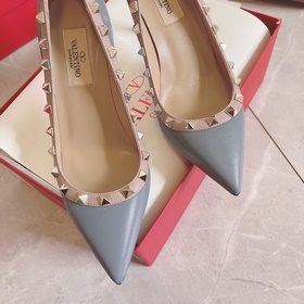 Valentino Rivets VT. SS настоятельно рекомендует эту модель обуви