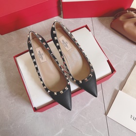 Valentino Rivets VT. SS настоятельно рекомендует эту модель обуви