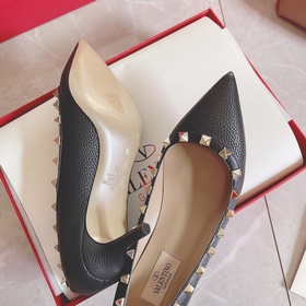 Valentino Rivets VT. SS настоятельно рекомендует эту модель обуви