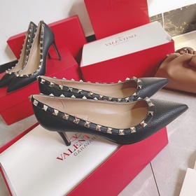 Valentino Rivets VT. SS настоятельно рекомендует эту модель обуви