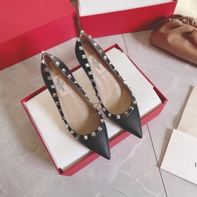 Valentino Rivets VT. SS настоятельно рекомендует эту модель обуви
