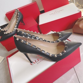 Valentino Rivets VT. SS настоятельно рекомендует эту модель обуви