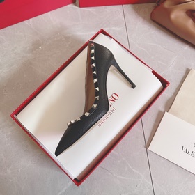 Valentino Rivets VT. SS настоятельно рекомендует эту модель обуви