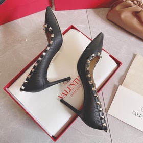 Valentino Rivets VT. SS настоятельно рекомендует эту модель обуви