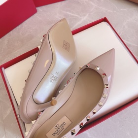 Valentino Rivets VT. SS настоятельно рекомендует эту модель обуви