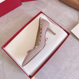 Valentino Rivets VT. SS настоятельно рекомендует эту модель обуви