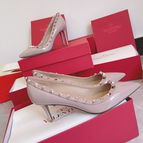 Valentino Rivets VT. SS настоятельно рекомендует эту модель обуви