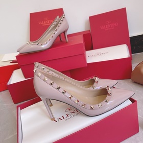 Valentino Rivets VT. SS настоятельно рекомендует эту модель обуви