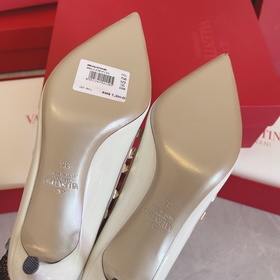 Valentino Rivets VT рекомендует эту модель обуви с заклепками, к