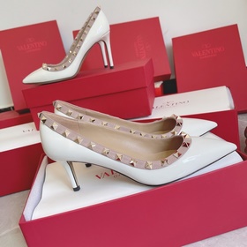 Valentino Rivets VT рекомендует эту модель обуви с заклепками, к