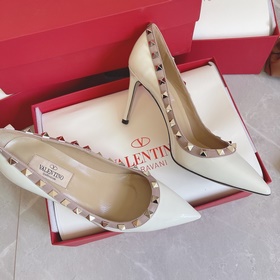 Valentino Rivets VT рекомендует эту модель обуви с заклепками, к