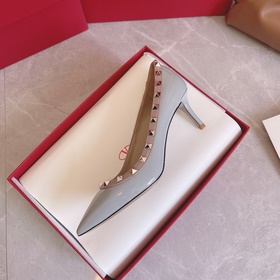 Valentino Rivets VT SS Рекомендуем эту модель обуви с заклепками.