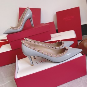 Valentino Rivets VT SS Рекомендуем эту модель обуви с заклепками.