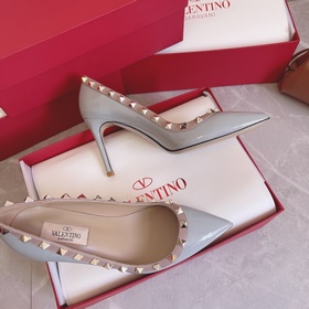 Valentino Rivets VT SS Рекомендуем эту модель обуви с заклепками.