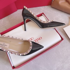 Valentino Rivets VT SS Рекомендуем эту модель обуви с заклепками.