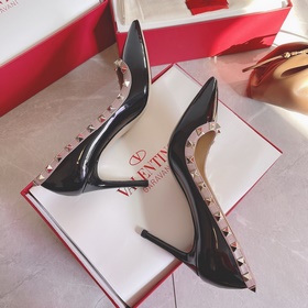 Valentino Rivets VT SS Рекомендуем эту модель обуви с заклепками.