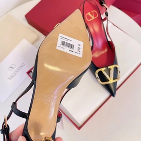 Сандалии Valentino с большой V-образной застежкой и стразами, нов