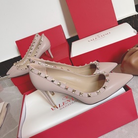 Valentino Rivets VTSS Рекомендуем эту модель обуви с заклепками. 