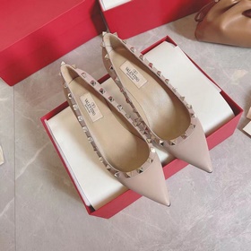 Valentino Rivets VTSS Рекомендуем эту модель обуви с заклепками. 