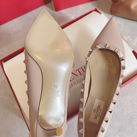 Valentino Rivets VTSS Рекомендуем эту модель обуви с заклепками. 