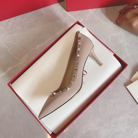 Valentino Rivets VTSS Рекомендуем эту модель обуви с заклепками. 