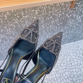 Сандалии Valentino VT с большой V-образной пряжкой, новейшая колл